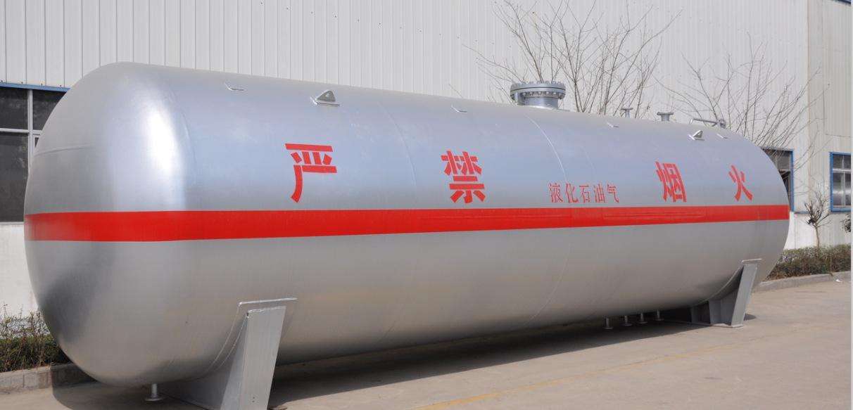 鋼襯塑儲罐在設(shè)計方案時要留意以下內(nèi)容: 鋼襯塑儲罐在設(shè)計方案時要留意以下內(nèi)容: